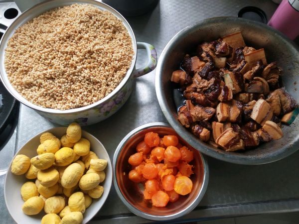 咸蛋黄板栗鲜肉粽