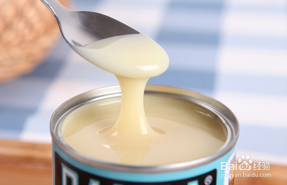 如何制作一杯好喝的奶茶：粉红冰奶茶