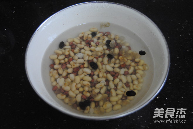 葡萄干红糖豆浆包