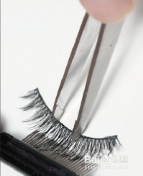 假睫毛如何卸妆，正确的卸假睫毛方法