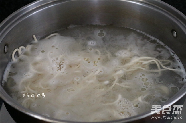酸辣爽脆丝拌面