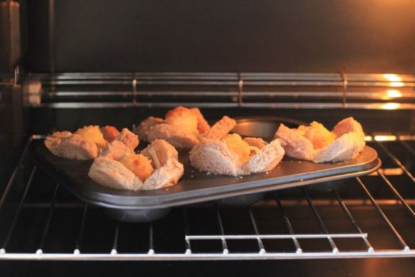 鱼子酱脆皮鹌鹑蛋吐司花杯