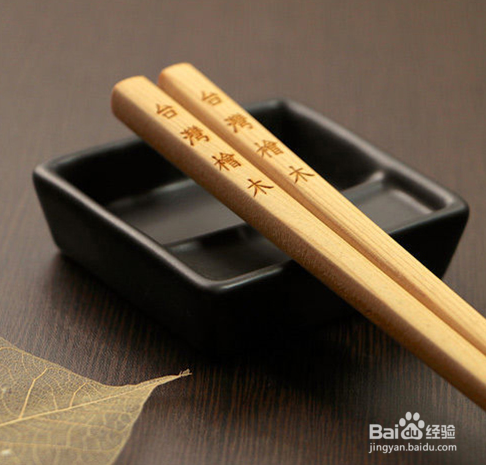 <b>中餐礼仪中，筷子的六大禁忌</b>