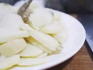 茨菇小炒肉怎么做