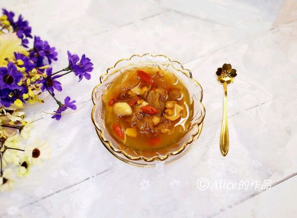 百合薏米枸杞银耳汤