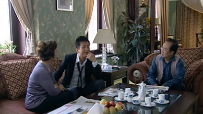 钻石王老五的艰难爱情第一集孟皓妈妈拿出的什么