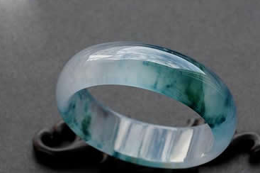 翡翠的鉴别方法?