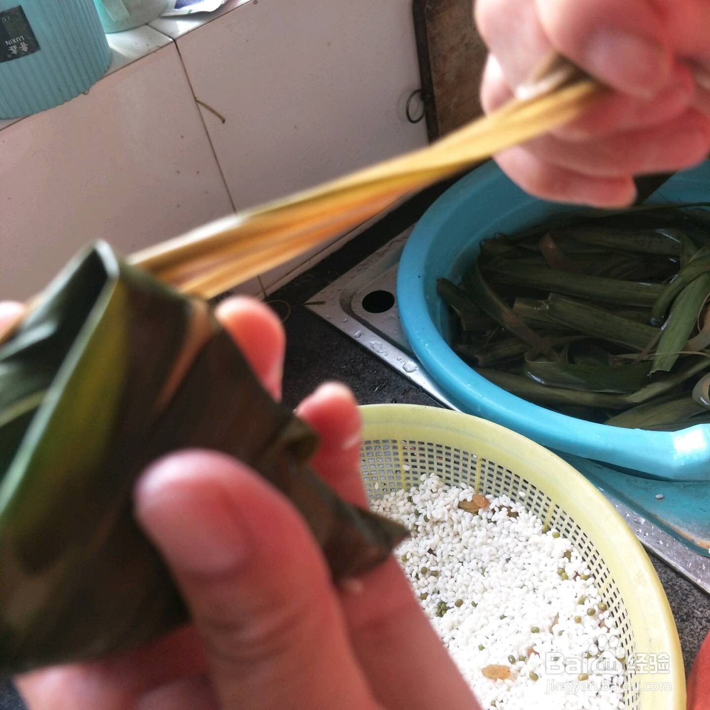 怎么包粽子，扎粽子详细分解步骤是怎样的
