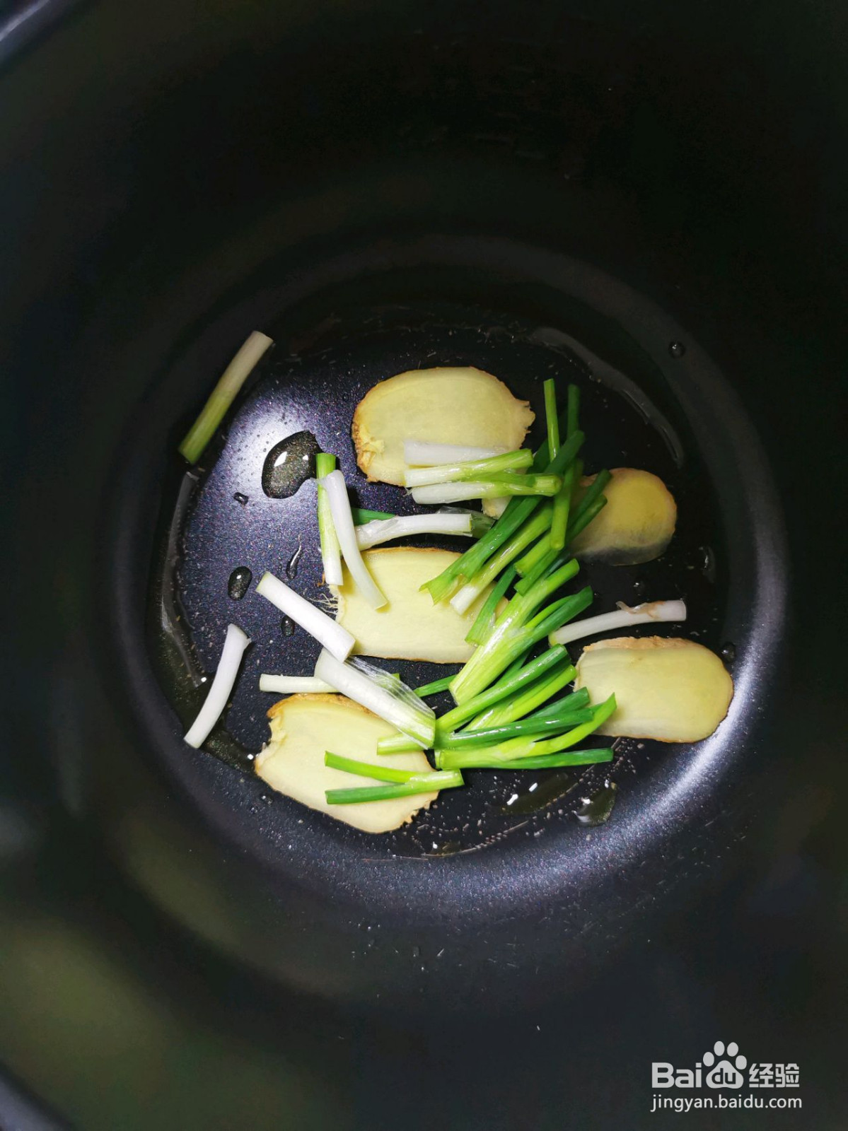 电饭锅版蒜香鸡翅的做法