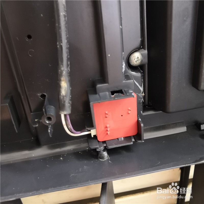 如何维修空调进风口面板不能自动关闭打开的办法