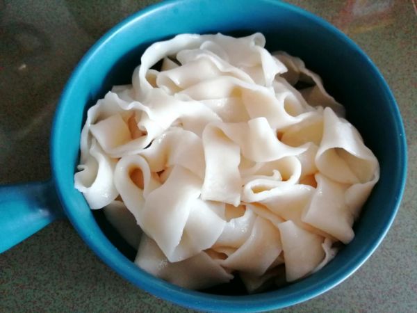 鸡蛋酱拌手擀面