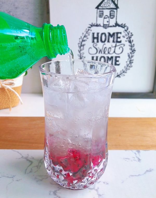 火龙果西米气泡饮