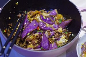食补养生茄子粉丝煲的做法
