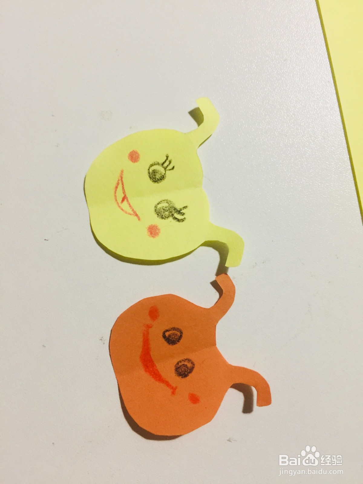 趣味剪纸——如何用彩纸剪毛毛虫