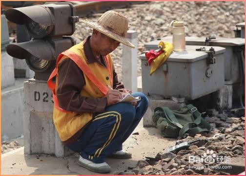 如何用手机钉钉提交团队成员提交每天工作总结？