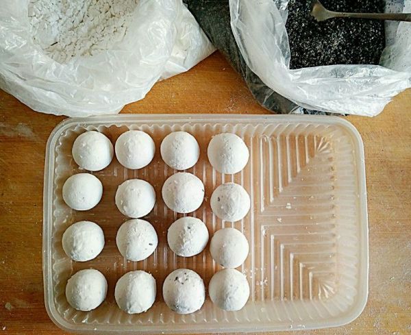桂花黑芝麻汤圆