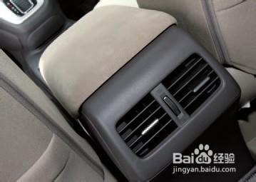 汽车后排空调出风口怎么拆