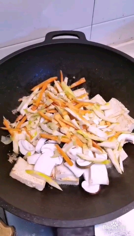 松茸春笋煲豆腐