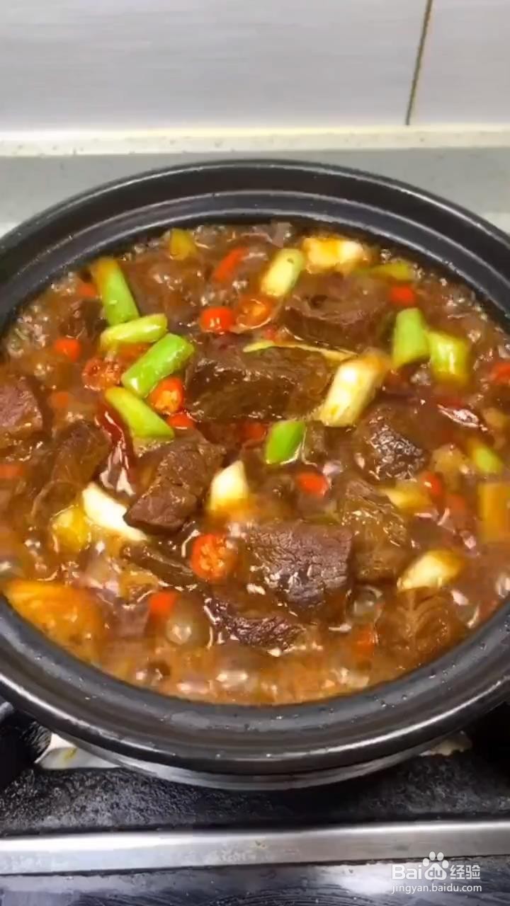 如何制作砂锅牛肉？