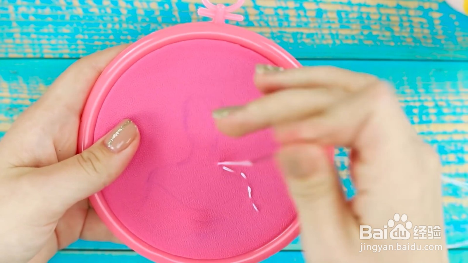 如何DIY绣花装饰品