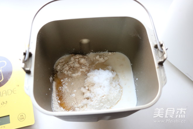 香肠玫瑰花沙拉面包