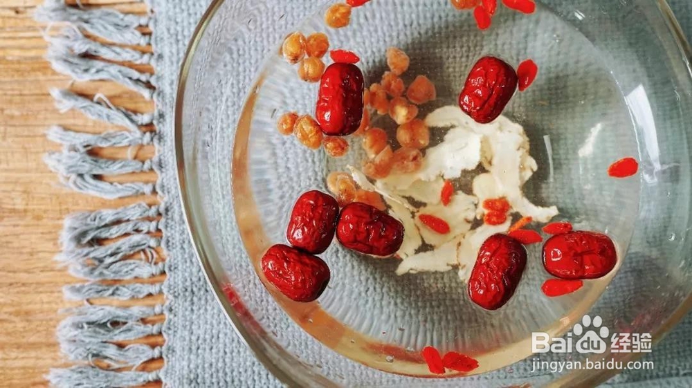 小仙女们都爱喝的红糖水红枣桂圆当归在加个鸡蛋