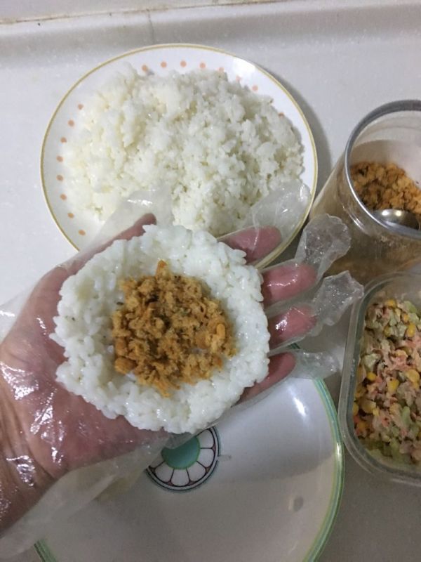 金枪鱼肉松饭团