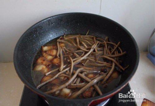 茶树菇红烧肉怎么做好吃？家常做法教程