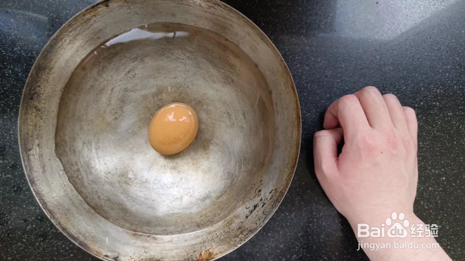 我煮的鸡蛋破皮还不好剥，如何让鸡蛋好剥不破皮