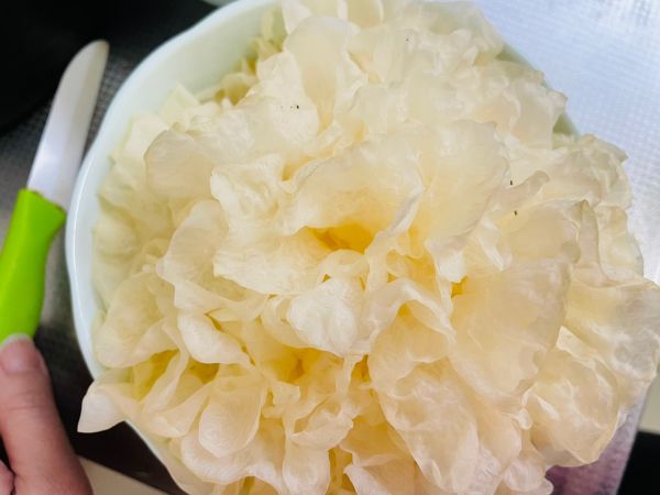 银耳莲子炖红枣