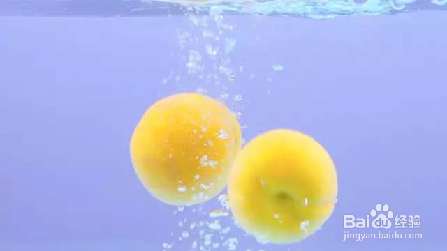 如何轻松洗净桃毛