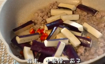 如何做鲜香肉末茄子焖面