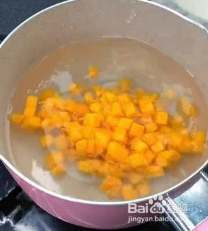 如何自制冰爽芒果奶冻?