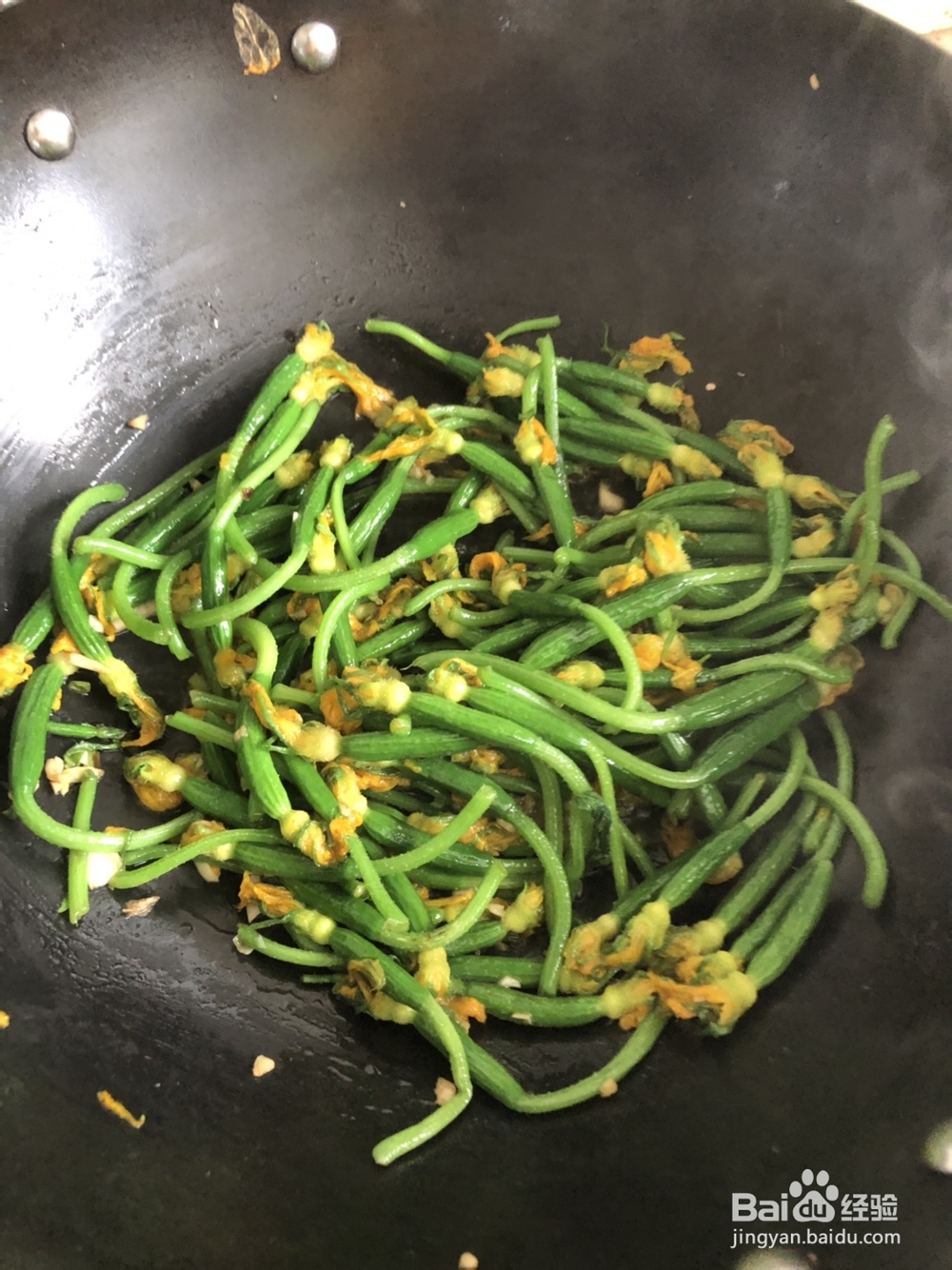 如何做一款好吃的黄瓜花鸡蛋