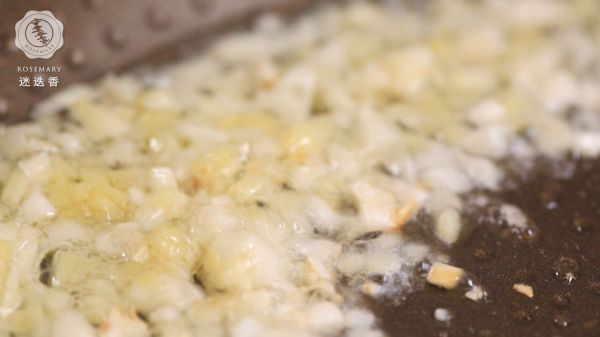 胡萝卜炒牛肉丝－迷迭香