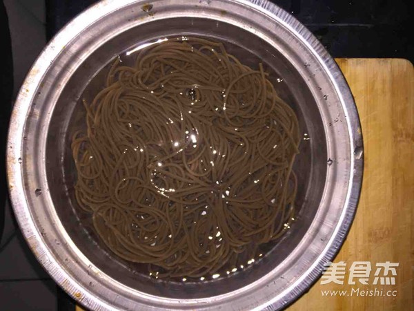 凉拌厥根粉的做法