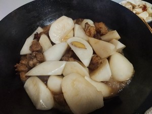 牛肉炖萝卜的做法