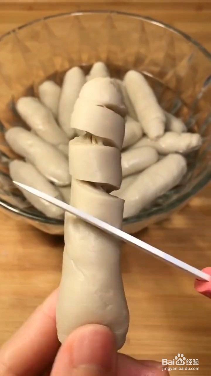 如何制作街边小吃烤面筋