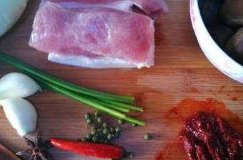 红烧肉炖板栗的做法