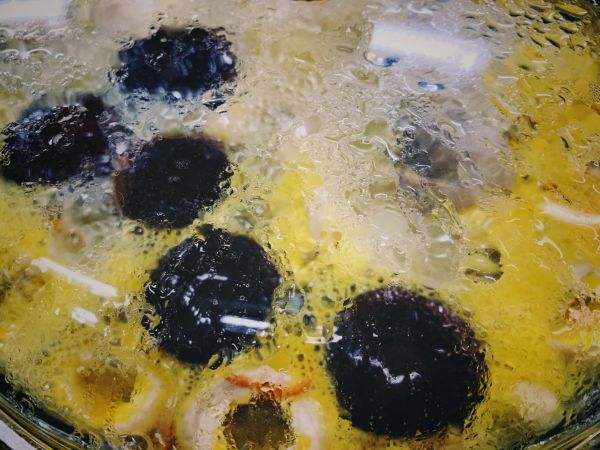 搭配多种蔬菜蘑菇