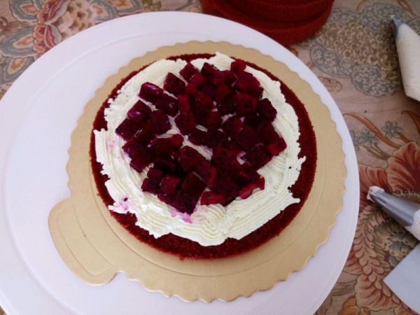 红丝绒水果裸蛋糕