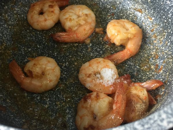 鲜虾牛油果三明治