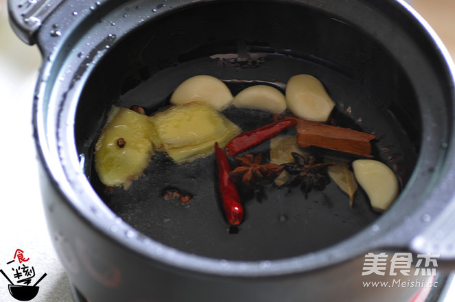 酱焖鸭翅的做法