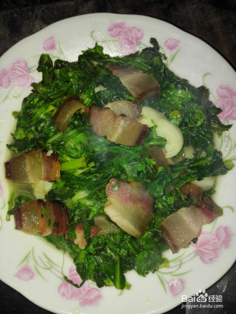 腊肉炒茼蒿叶的做法