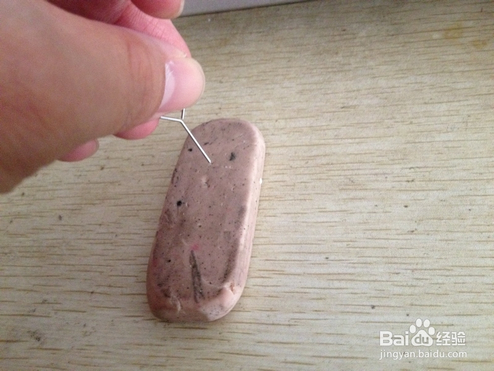 如何用手机插针和橡皮做简易手机支架
