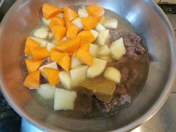 咖喱牛肉炖土豆