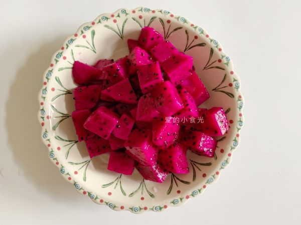 红心火龙果银耳汤