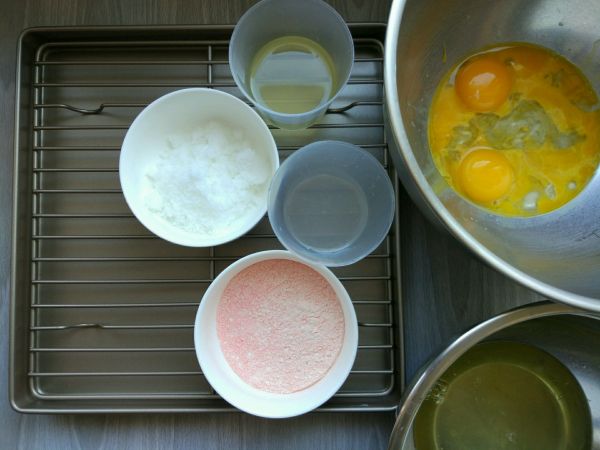 樱花草莓蛋糕卷