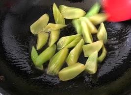 素咸肉莴苣烩面筋