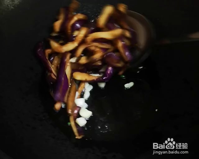做茄子肉沫豆腐煲的教程